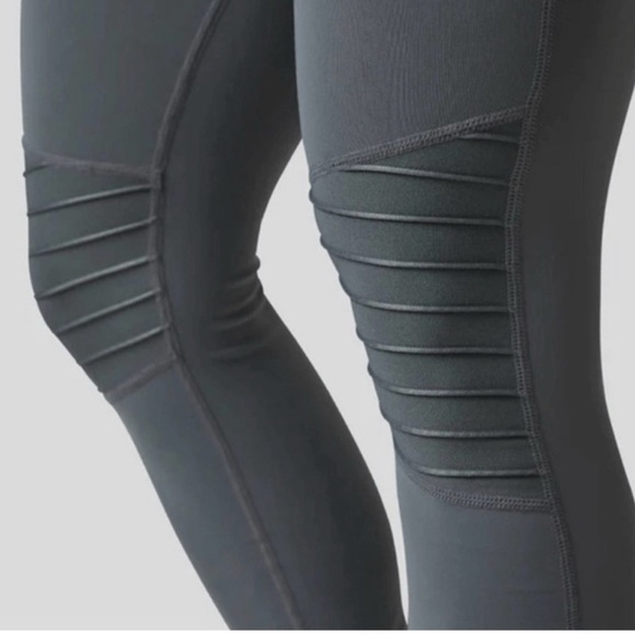 Women’s Gray Born Primitive Textured Knee Jogger Pants Sporty Athletic Active - Picture 3 of 13